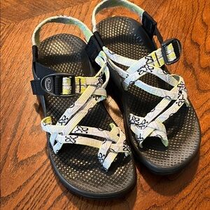 Chaco women’s size 6 sandals